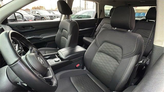 Used 2024 Nissan Pathfinder SV image 22
