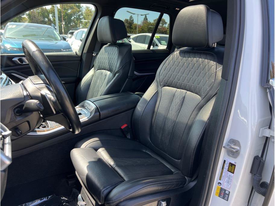 Used 2025 BMW X5 xDrive50e AWD/4WD image 9