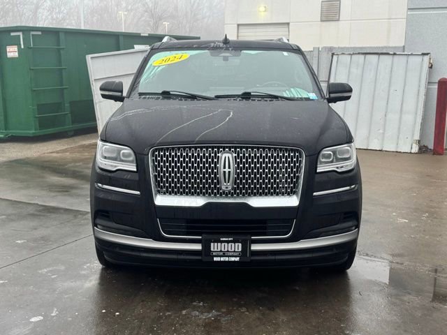 Used 2024 Lincoln Navigator Reserve image 2