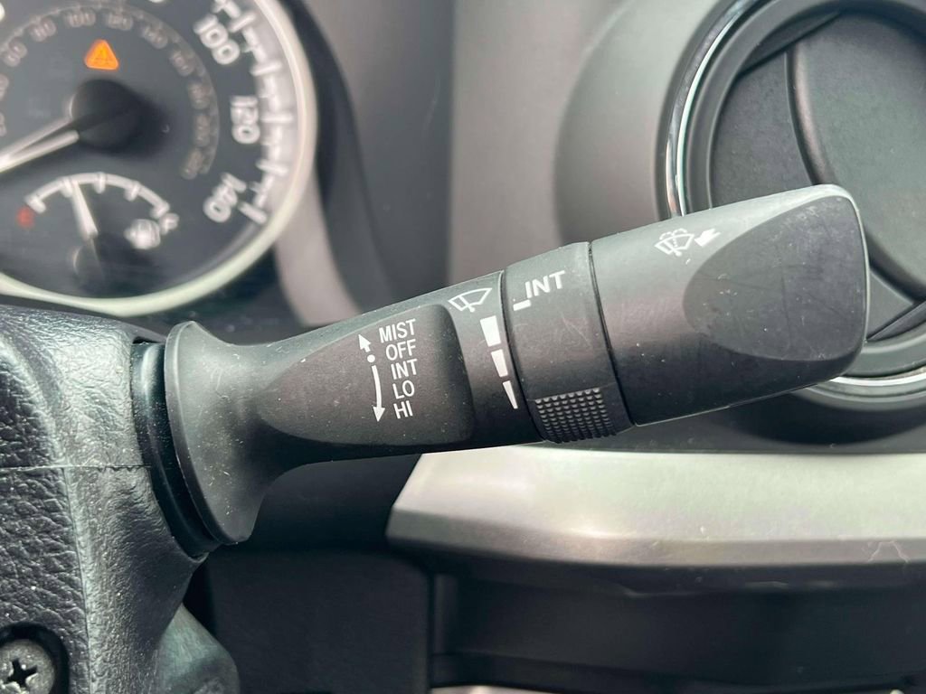 Used 2019 Toyota Tacoma SR5 w/ SR5 Appearance Package (SM) AWD/4WD image 23