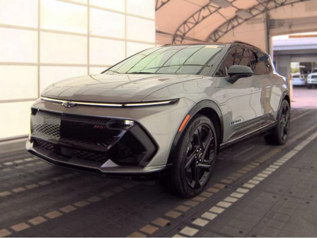 Used 2025 Chevrolet Equinox EV RS FWD image 2
