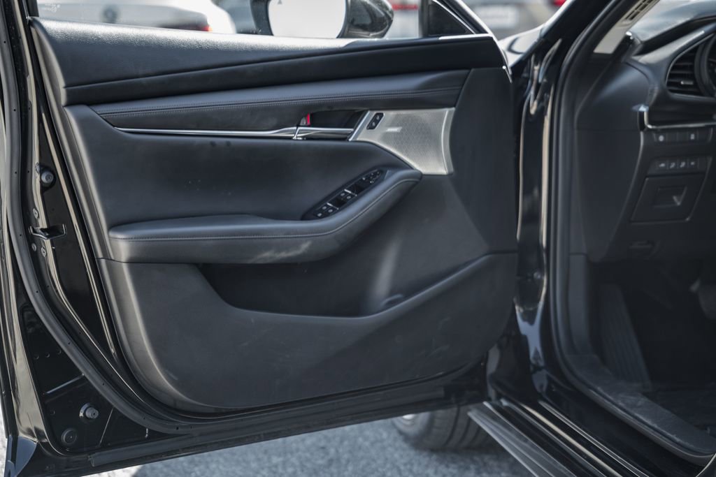 Used 2019 MAZDA MAZDA3 Sedan image 32