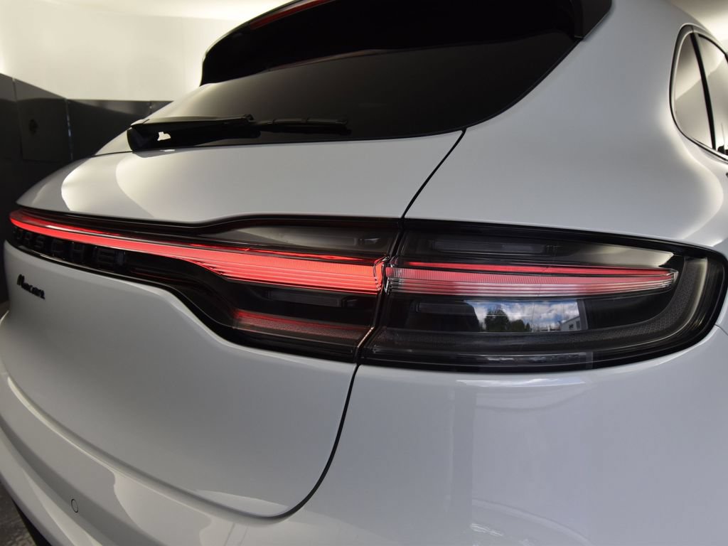 Used 2025 Porsche Macan AWD/4WD image 43