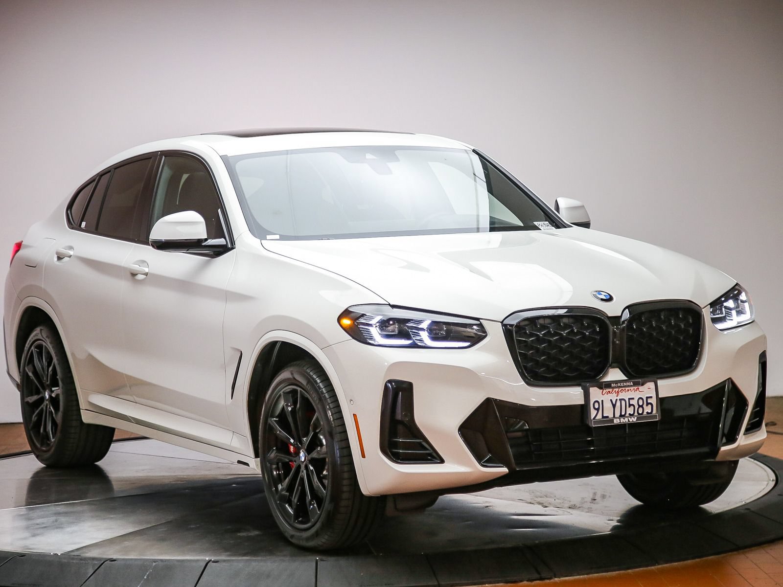 Certified 2024 BMW X4 xDrive30i w/ Premium Package AWD/4WD image 6