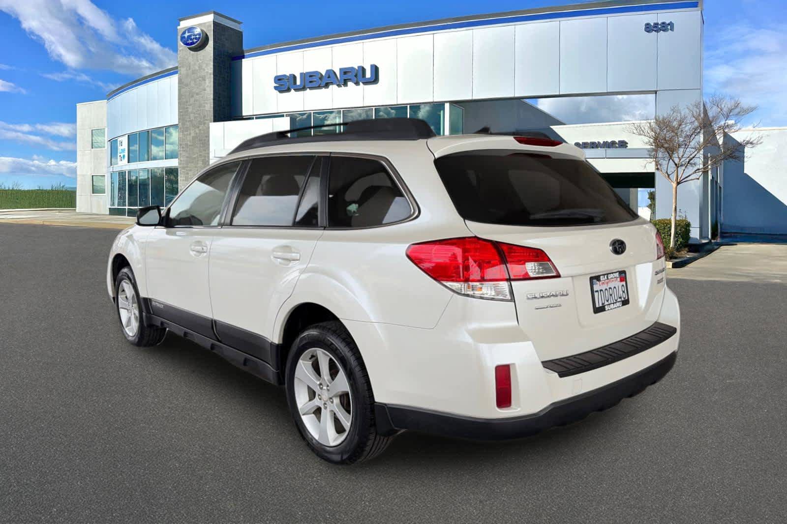 Used 2014 Subaru Outback 2.5i Premium AWD/4WD image 8