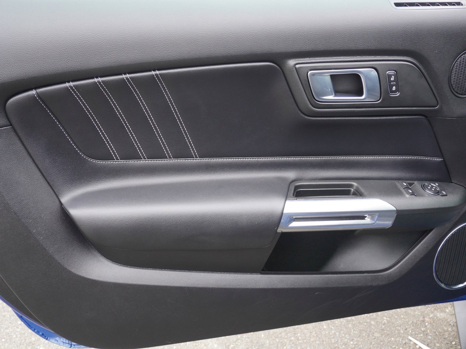 Used 2022 Ford Mustang Premium image 10