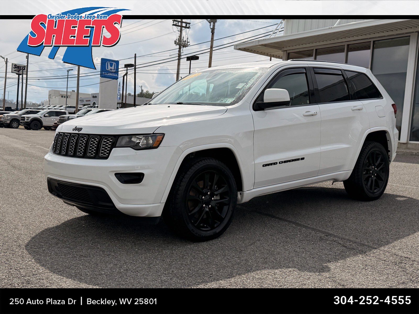 Used 2022 Jeep Grand Cherokee Laredo X image 1