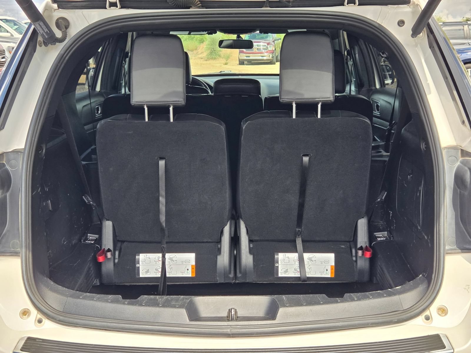 Used 2018 Ford Explorer XLT w/ Equipment Group 202A FWD image 7