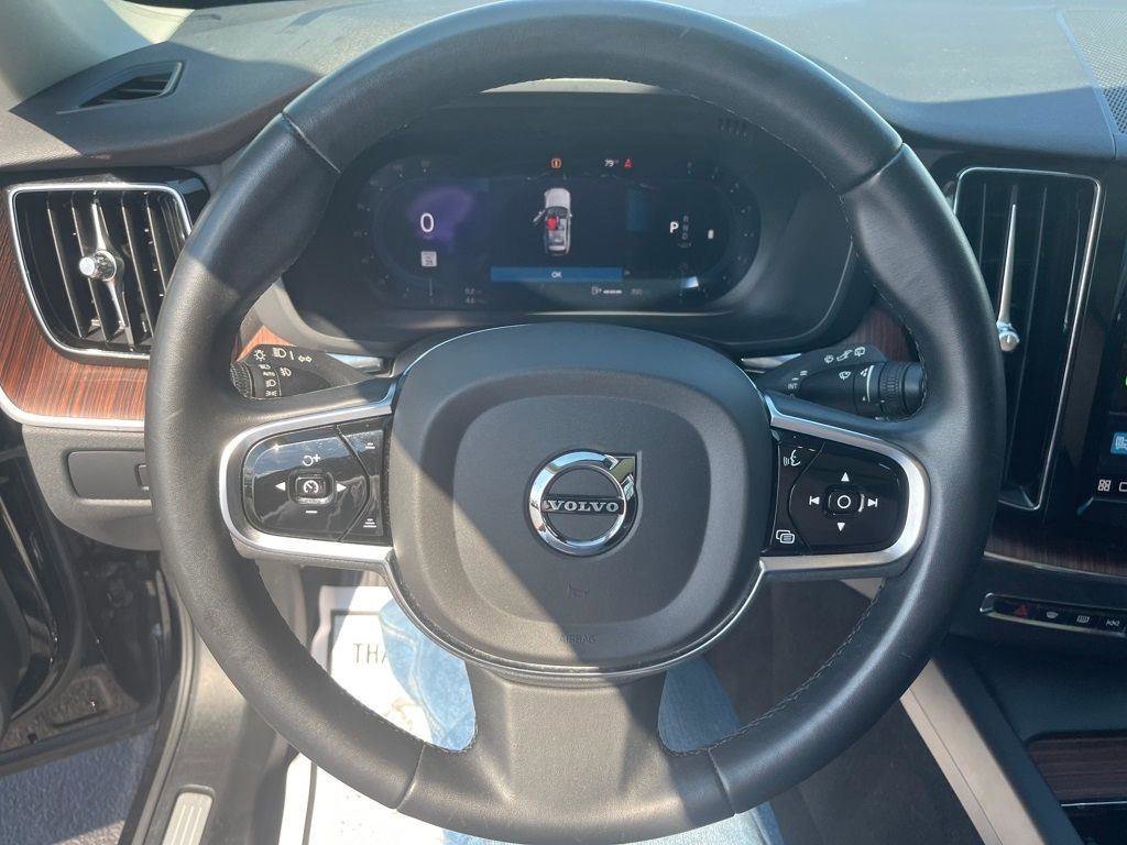 Used 2023 Volvo XC60 B5 Plus AWD/4WD image 10