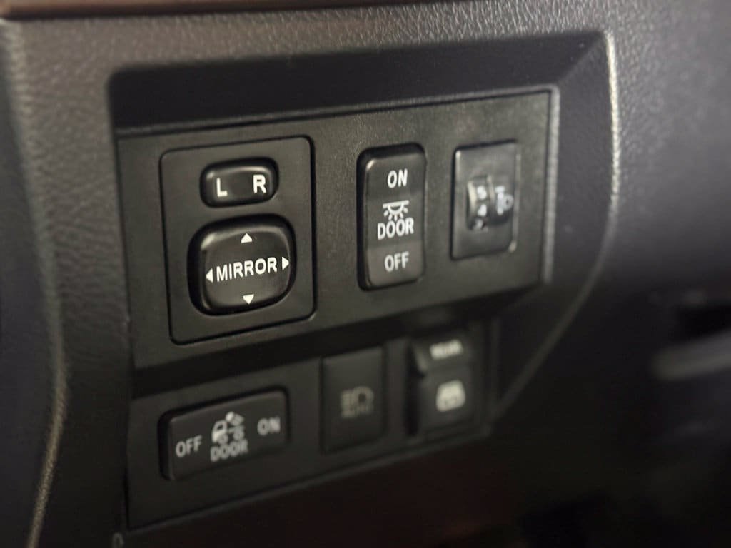 Used 2019 Toyota Tundra Limited w/ Limited Premium Package AWD/4WD image 17