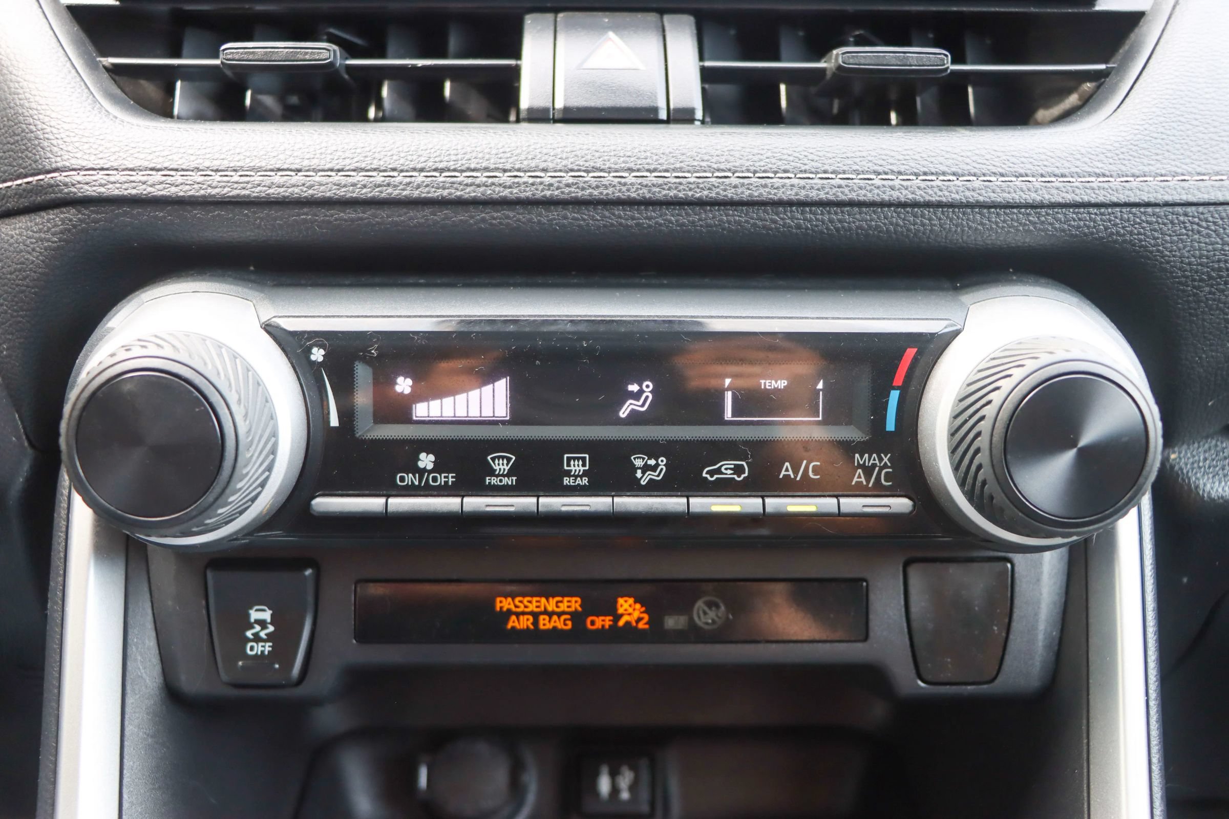 Used 2019 Toyota RAV4 LE FWD image 36