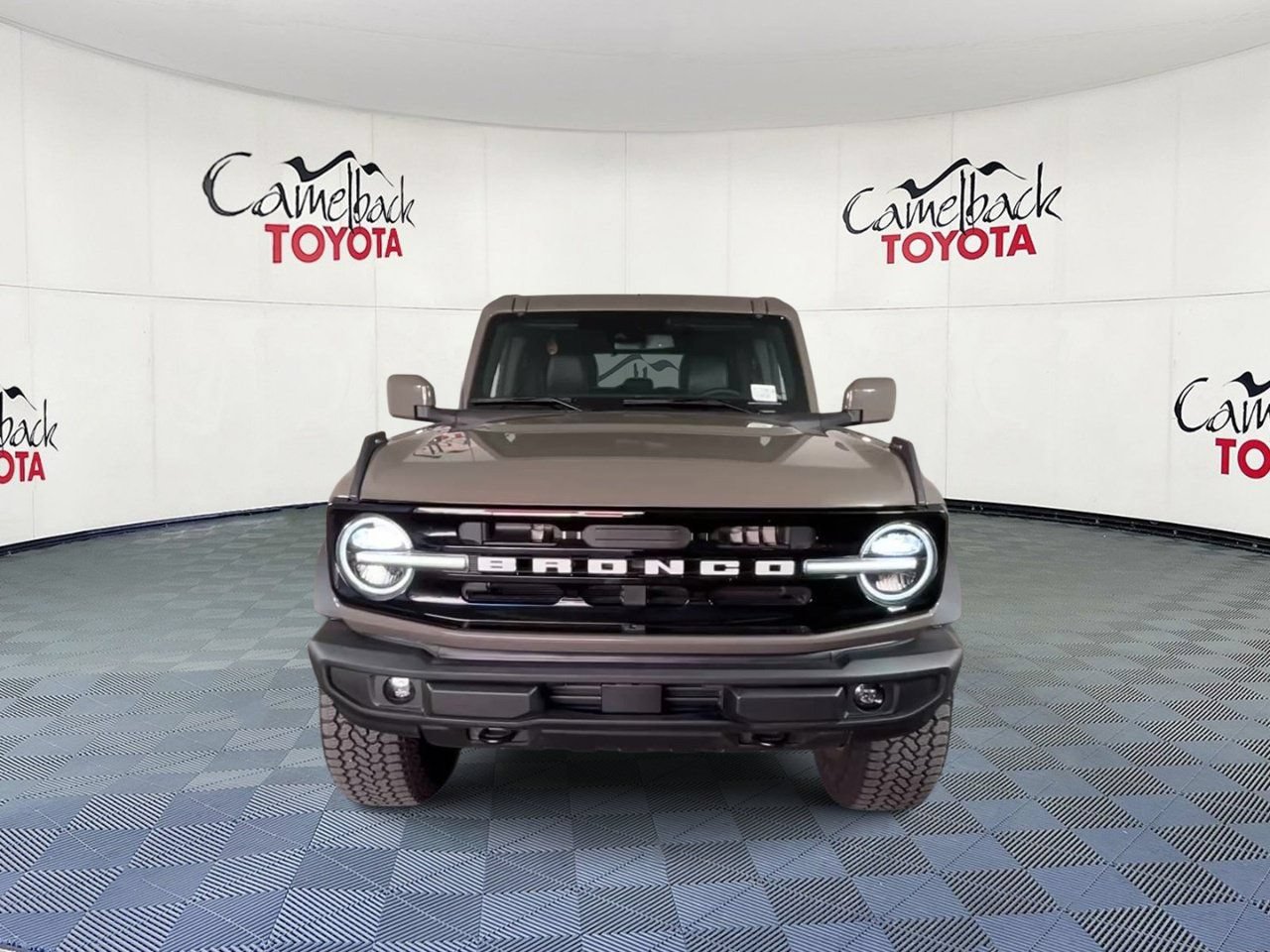 Used 2025 Ford Bronco Outer Banks w/ Sasquatch Package AWD/4WD image 5