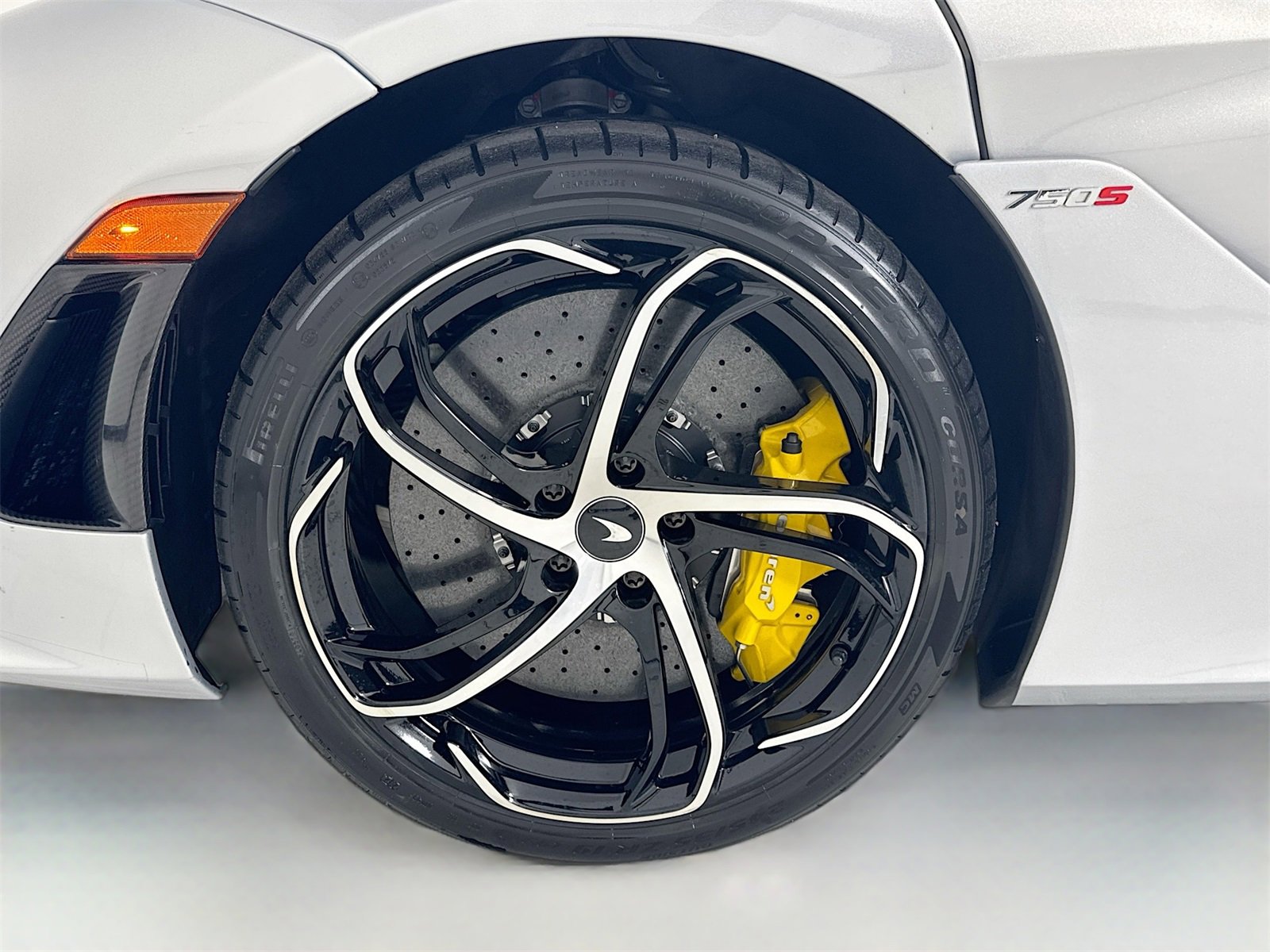 Used 2024 McLaren 750S image 9