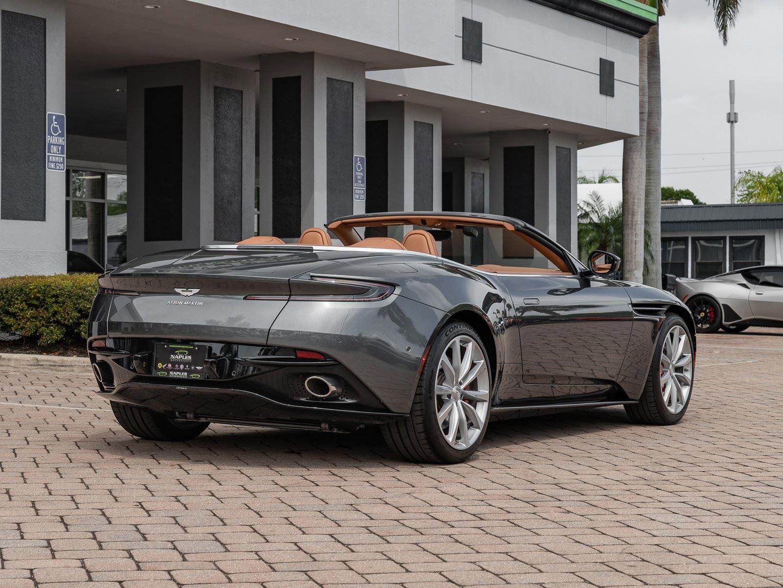 Used 2019 Aston Martin DB11 Volante image 14