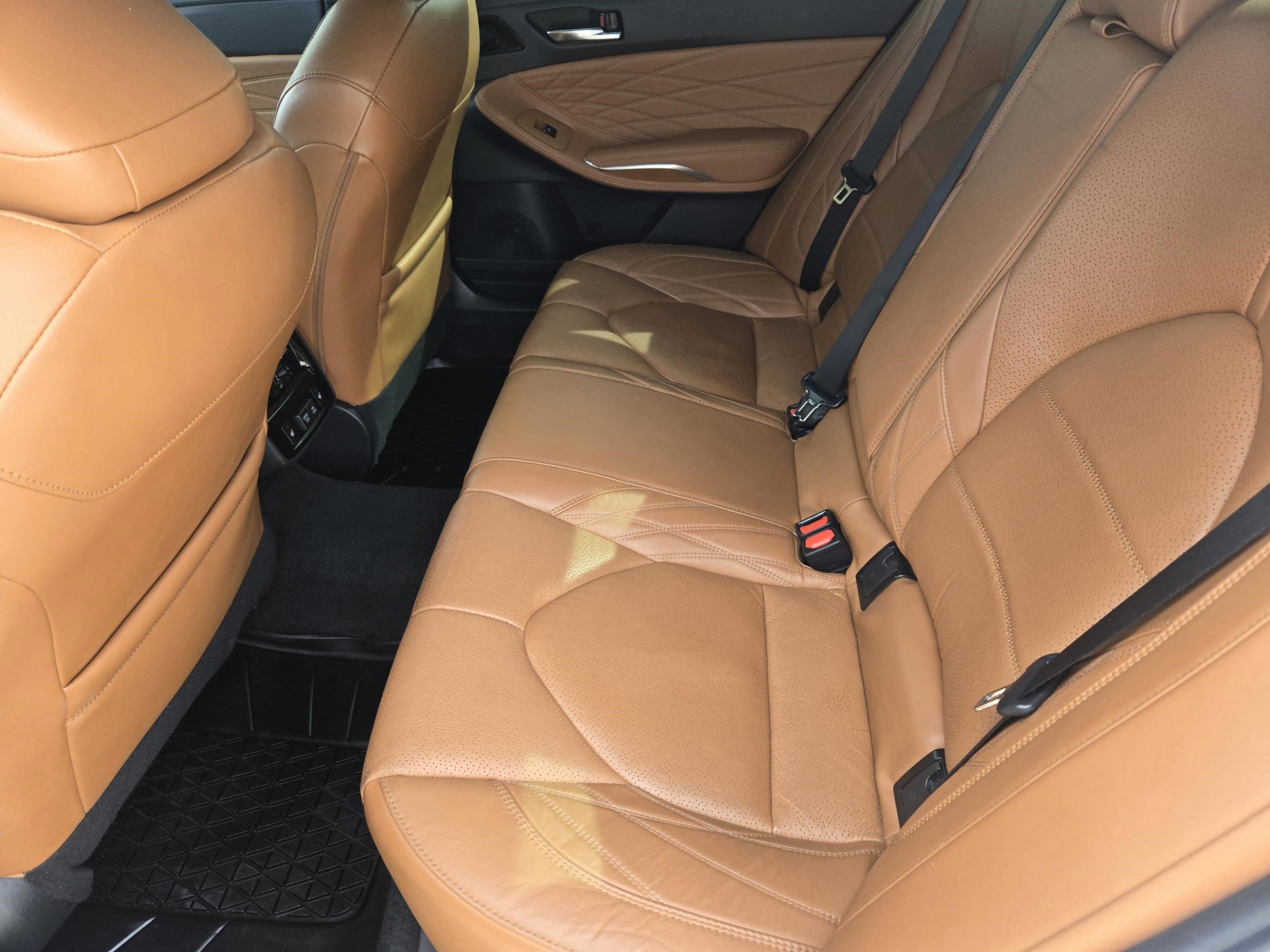 Used 2022 Toyota Avalon Limited image 25
