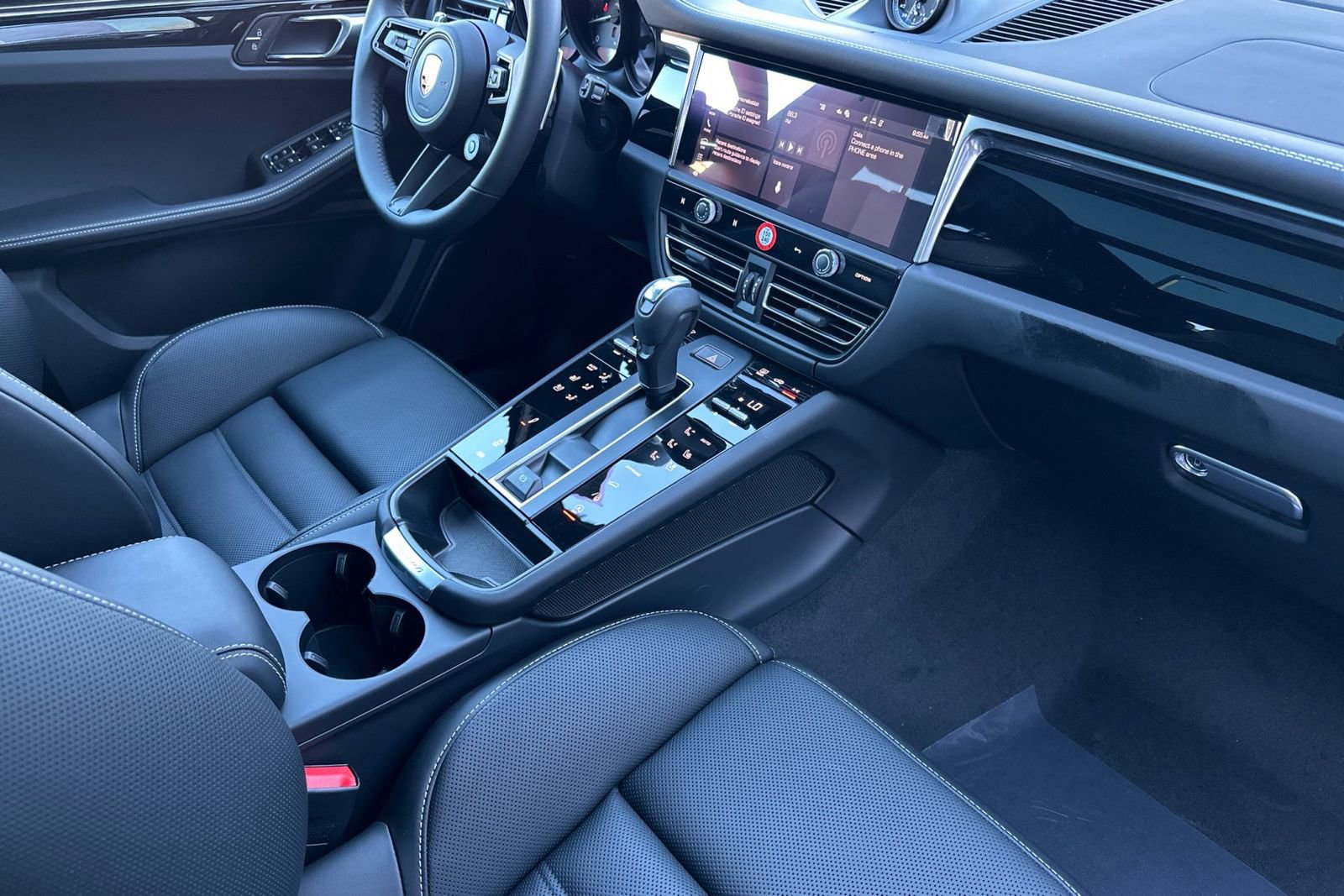 New 2026 Porsche Macan Turbo image 18