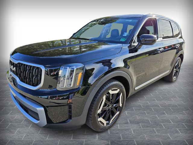 Used 2023 Kia Telluride EX w/ EX Captain's Chair Package image 3