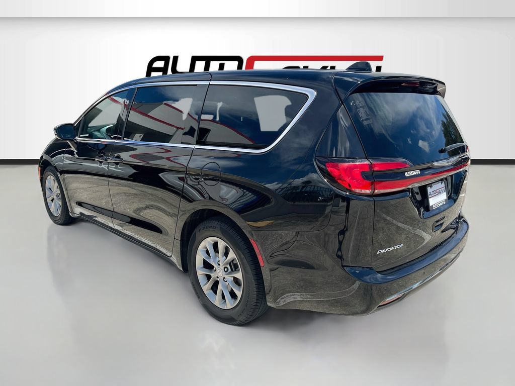 Used 2026 Chrysler Pacifica Limited FWD image 5