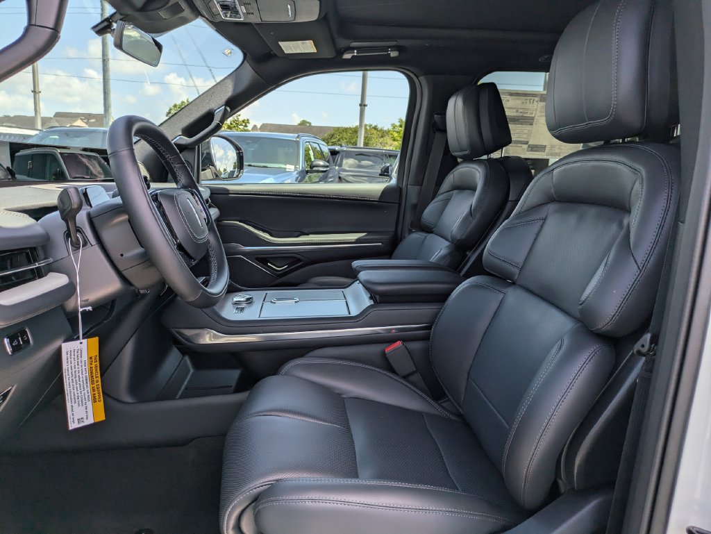 New 2027 Lincoln Navigator Reserve w/ Jet Appearance Package AWD/4WD image 21