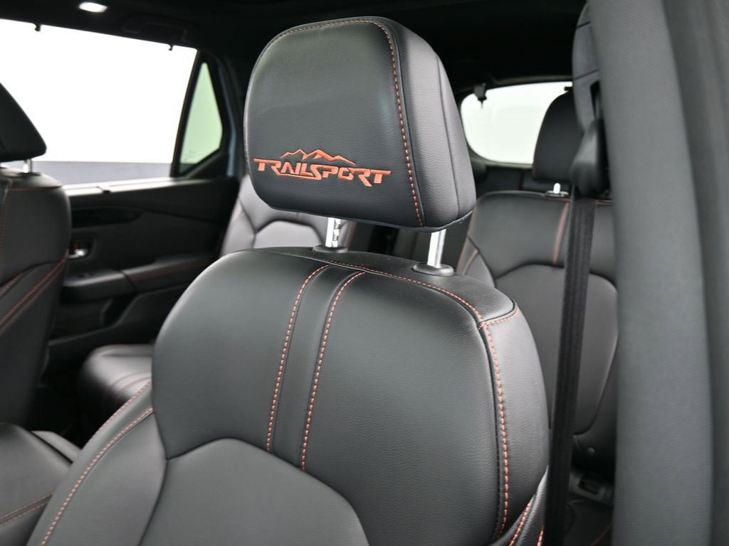 Used 2023 Honda Pilot TrailSport image 17
