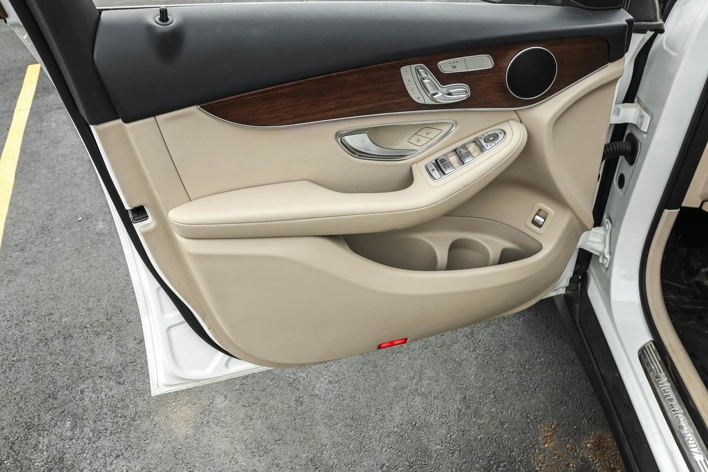 Used 2022 Mercedes-Benz GLC 300 4MATIC image 25