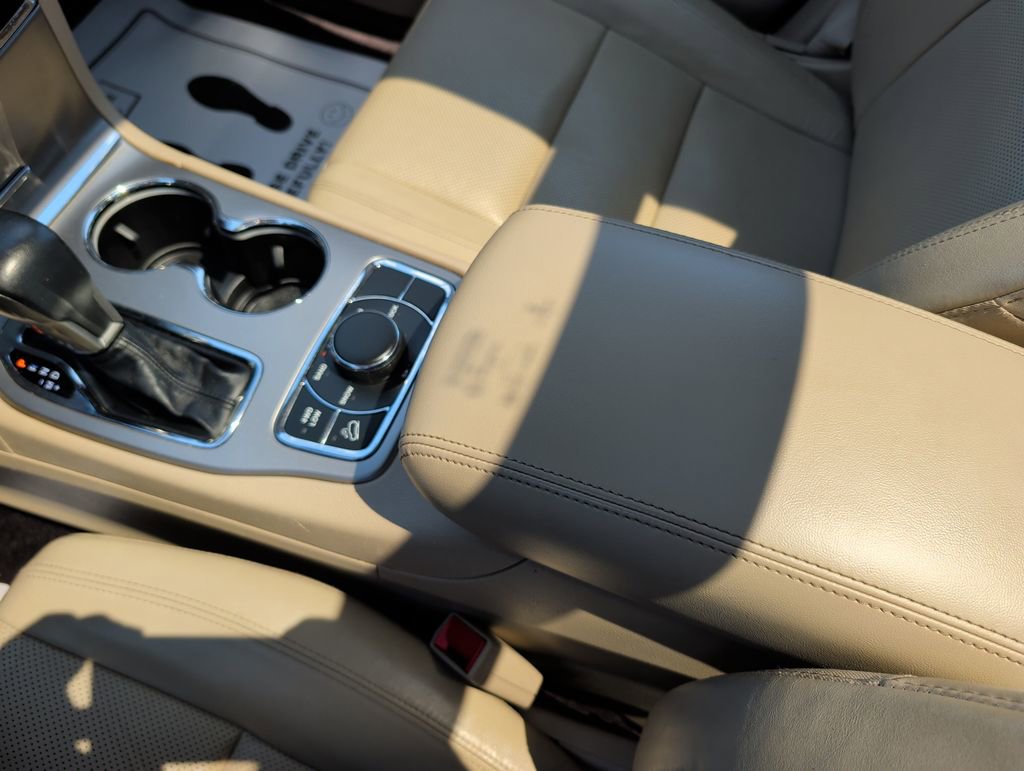Used 2019 Jeep Grand Cherokee Limited w/ Luxury Group II AWD/4WD image 18