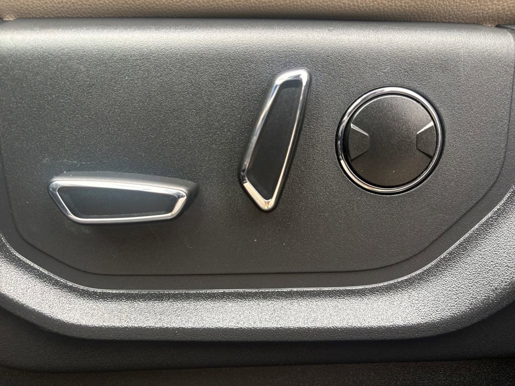 Used 2024 Ford Expedition Limited image 12