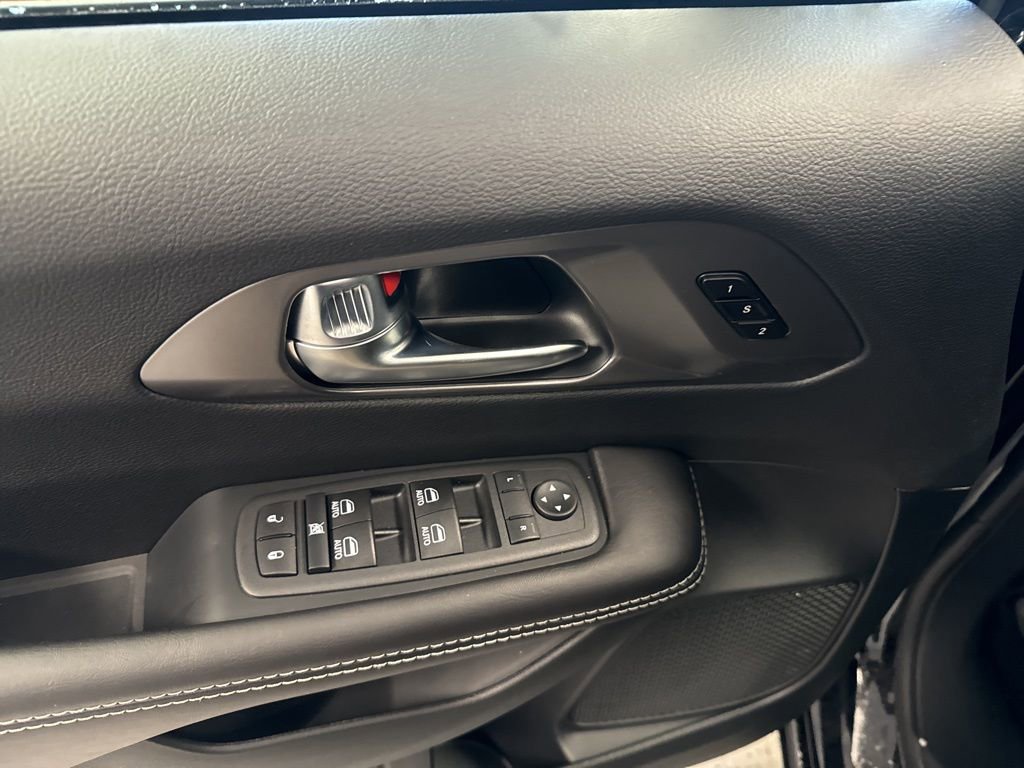 New 2026 Chrysler Pacifica Select image 5