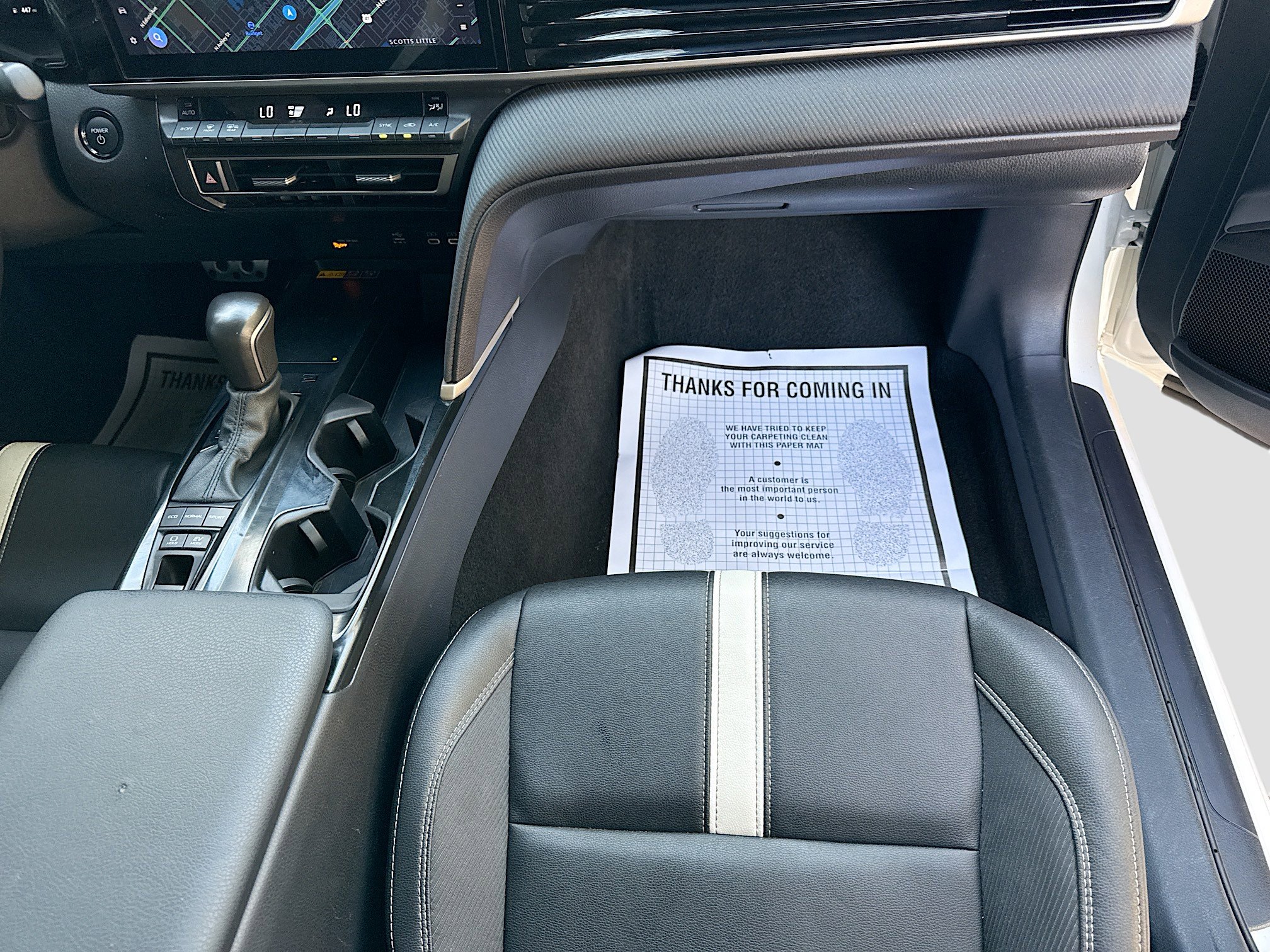 Used 2025 Toyota Camry SE w/ Multimedia Upgrade Package image 13