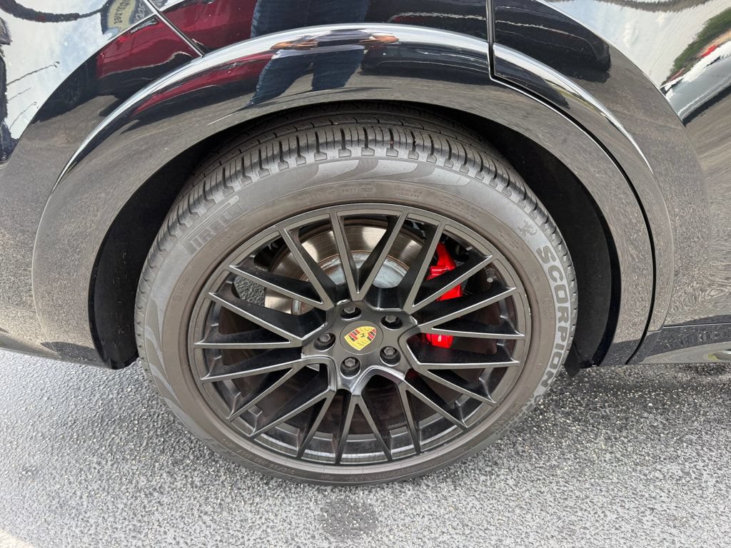 Used 2023 Porsche Cayenne GTS AWD/4WD image 36