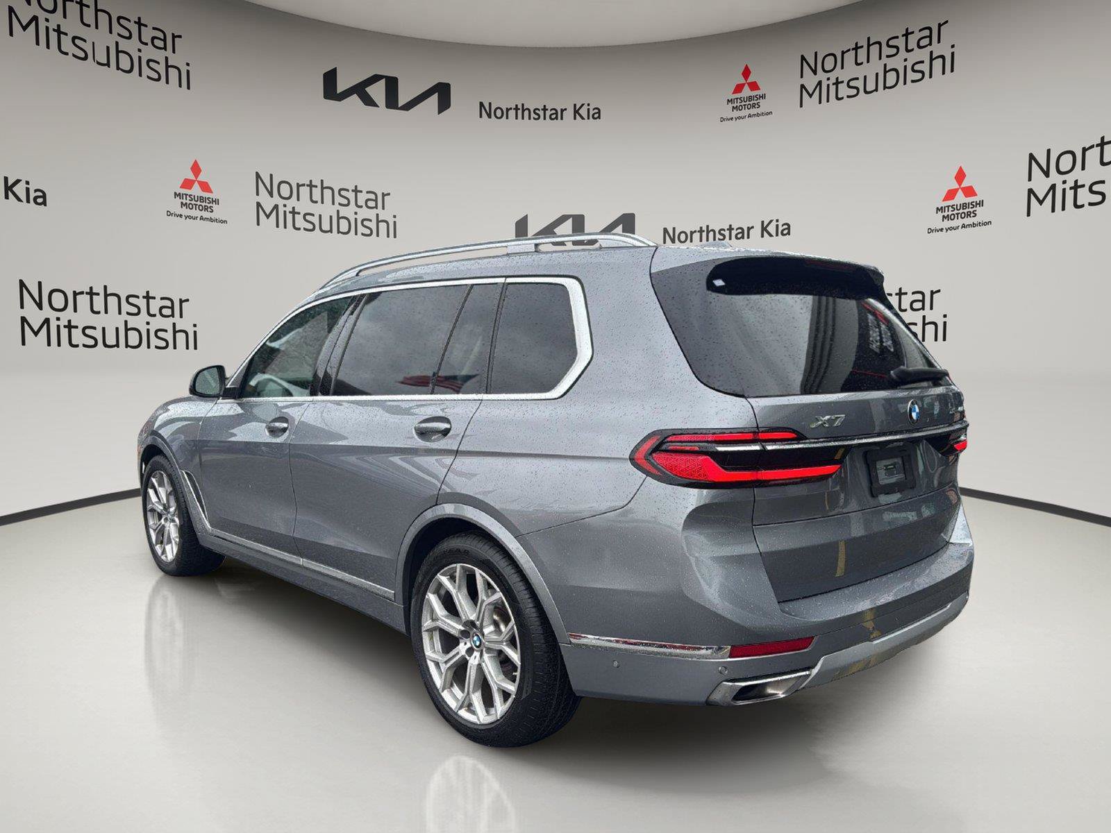 Used 2025 BMW X7 xDrive40i AWD/4WD image 5