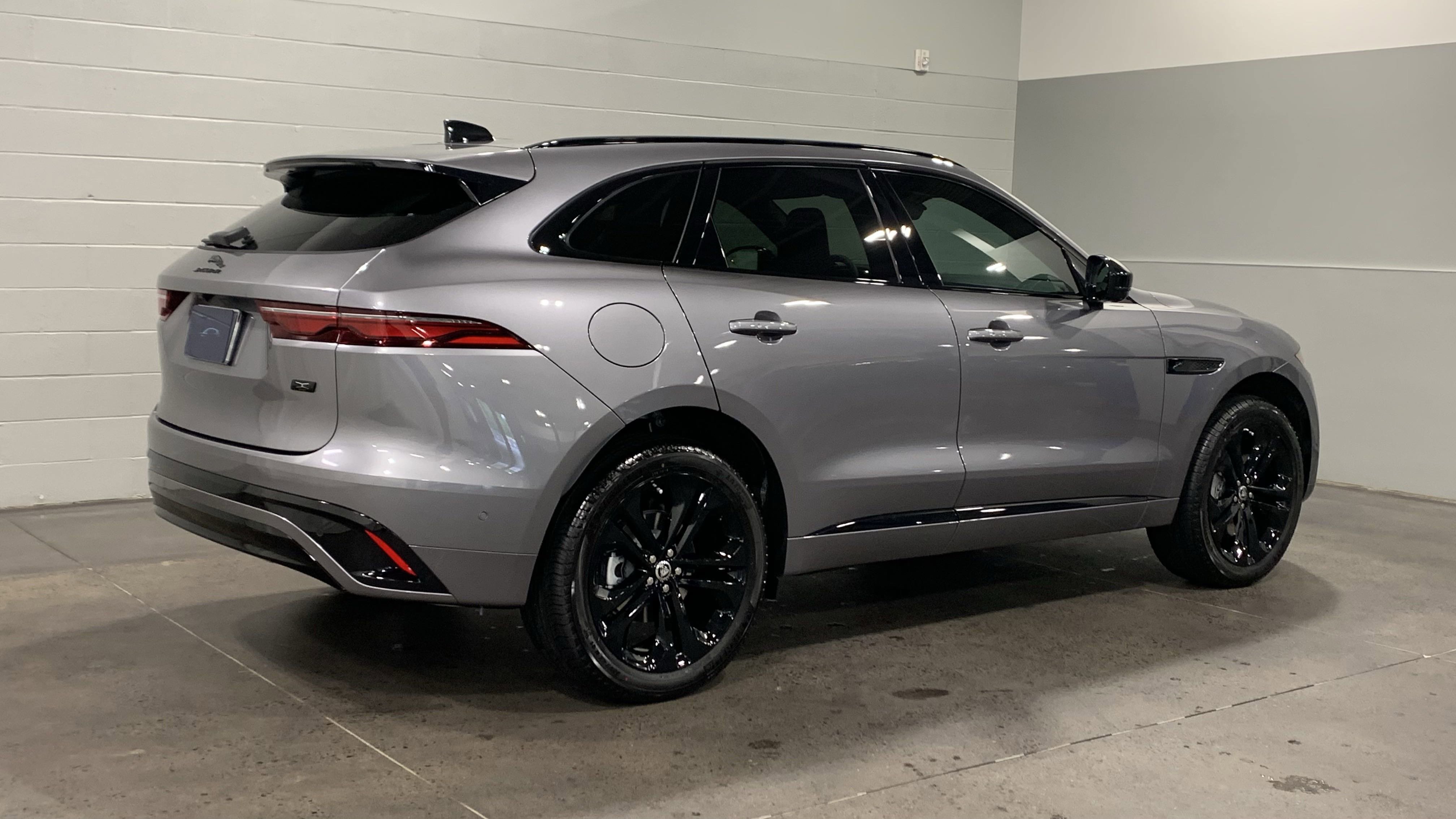 New 2026 Jaguar F-PACE R-Dynamic S image 2