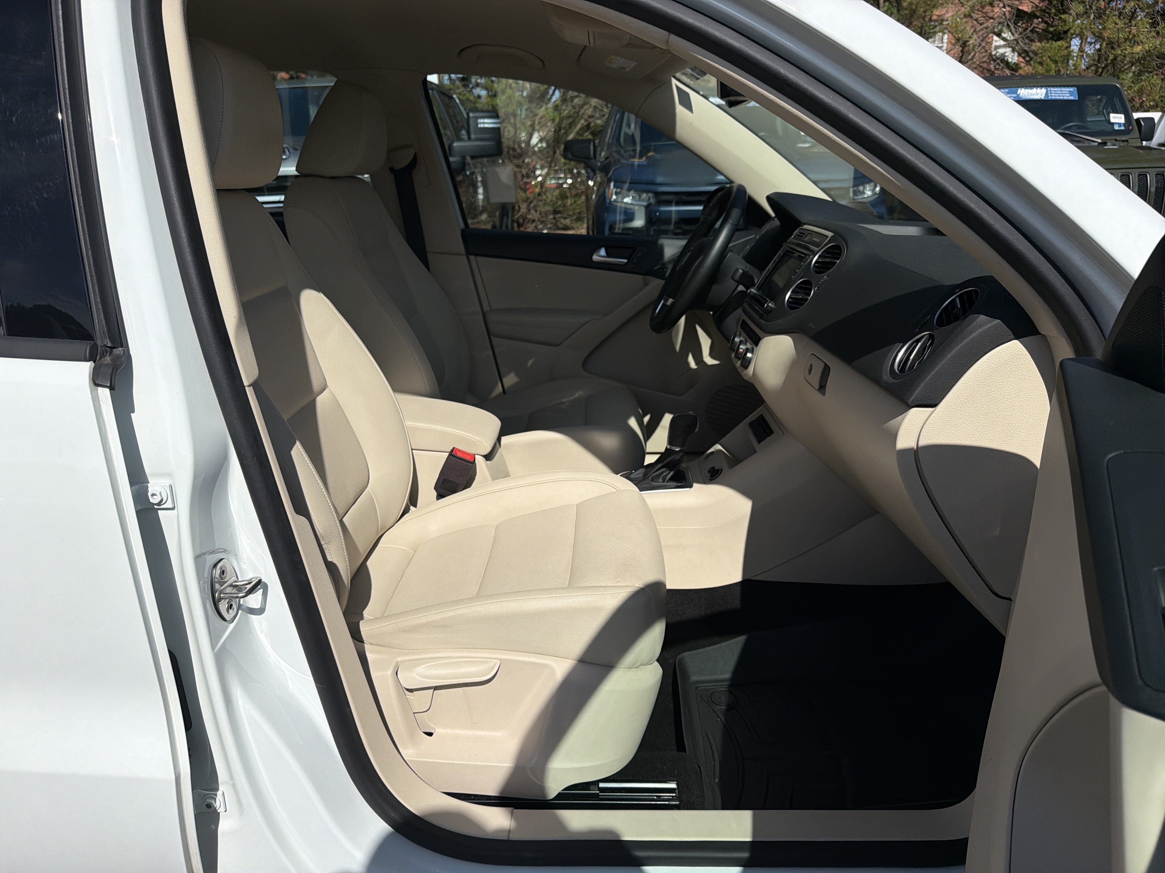 Used 2017 Volkswagen Tiguan S AWD/4WD image 35