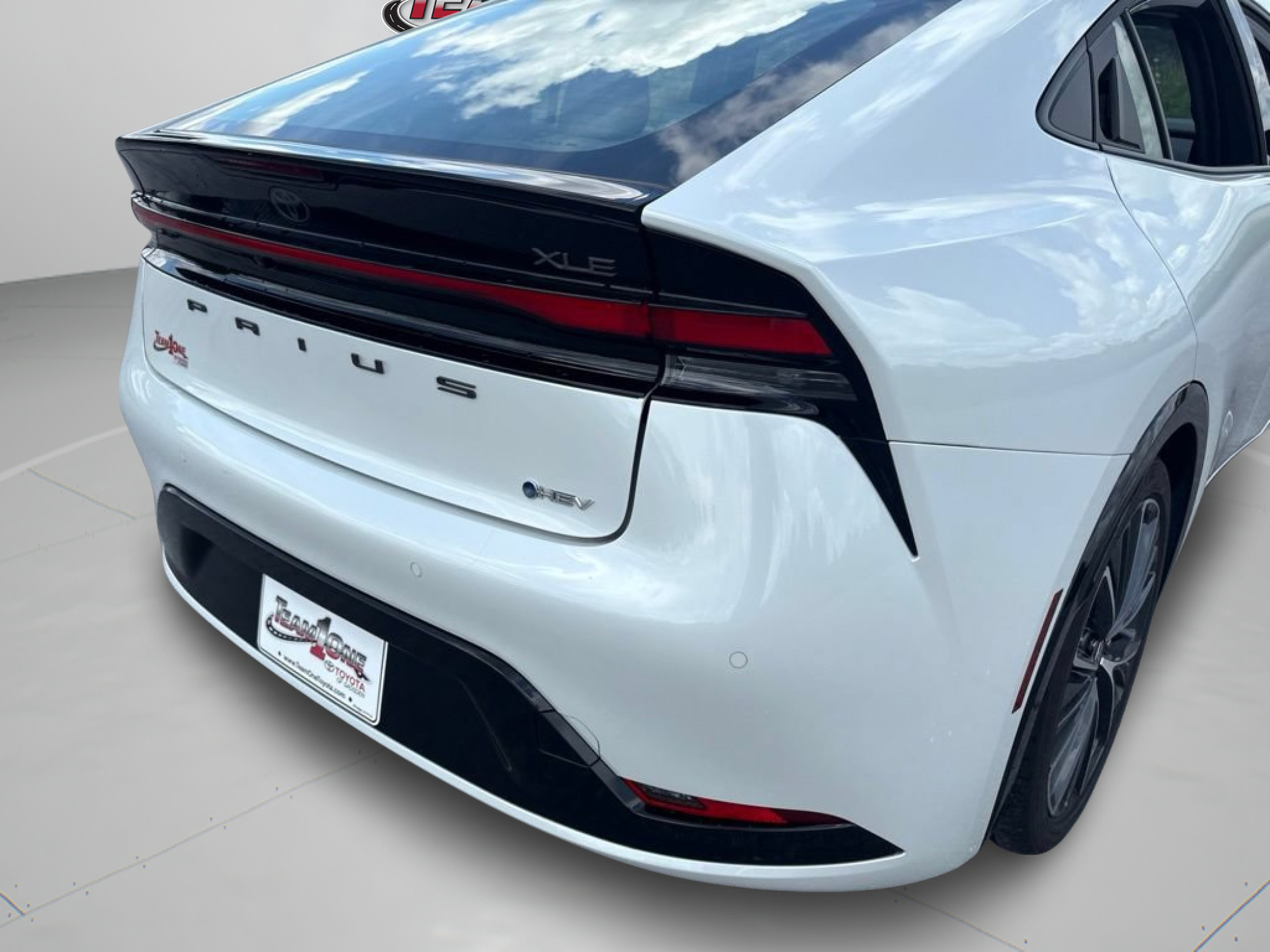 Certified 2024 Toyota Prius XLE FWD image 34