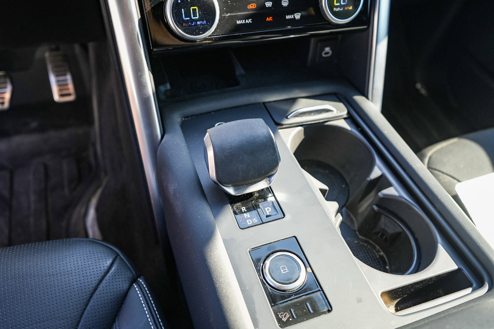 Certified 2025 Land Rover Discovery Dynamic SE AWD/4WD image 17