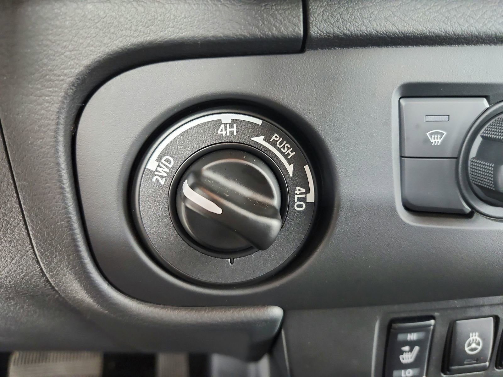 Used 2026 Nissan Frontier SV w/ All-Weather Content Package AWD/4WD image 27