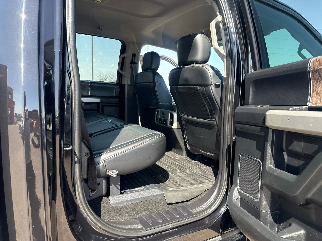 Used 2019 Ford F350 Lariat w/ Lariat Ultimate Package AWD/4WD image 39