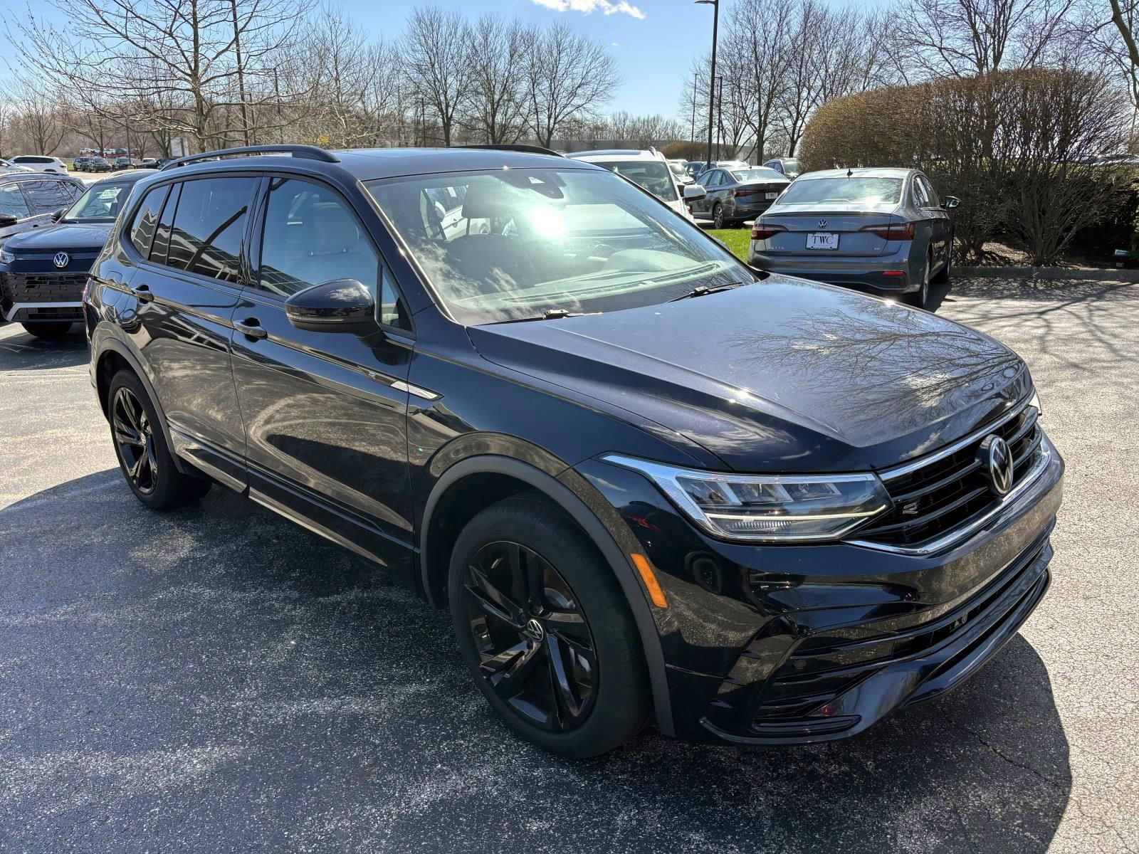 Used 2023 Volkswagen Tiguan SE R-Line image 3