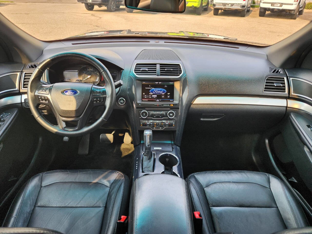 Used 2016 Ford Explorer XLT w/ Equipment Group 202A image 4