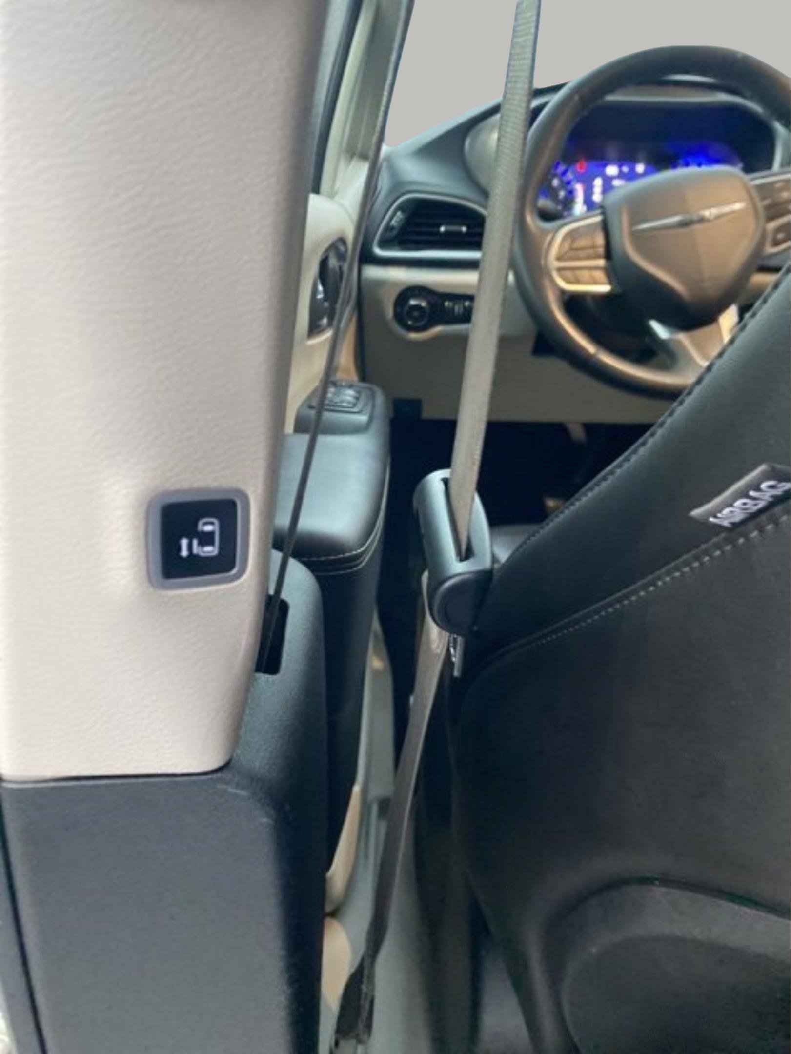 Used 2023 Chrysler Pacifica Touring-L image 33