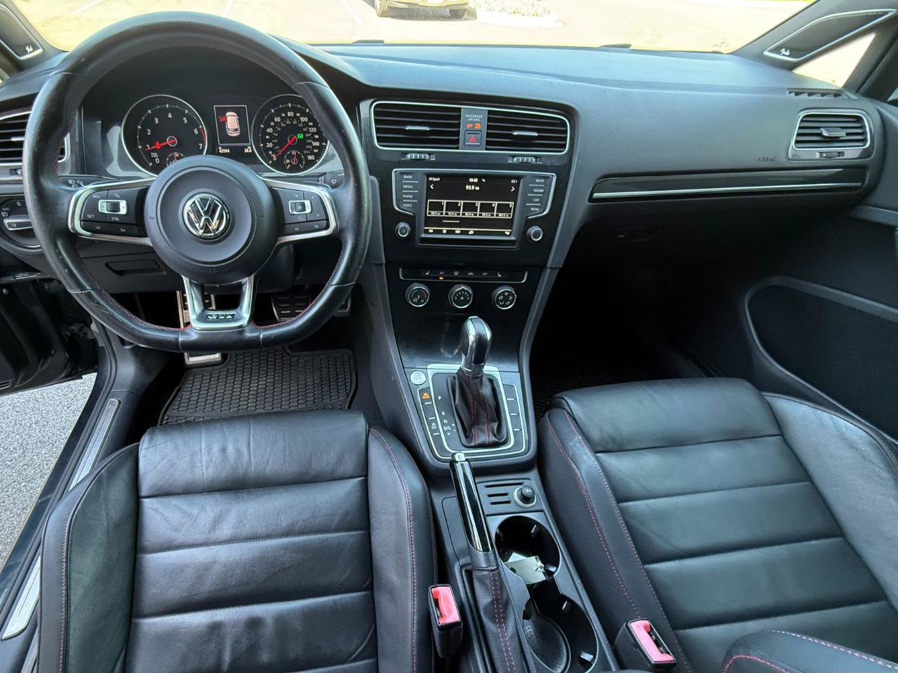 Used 2016 Volkswagen GTI SE w/ Lighting Package (SEL) FWD image 9