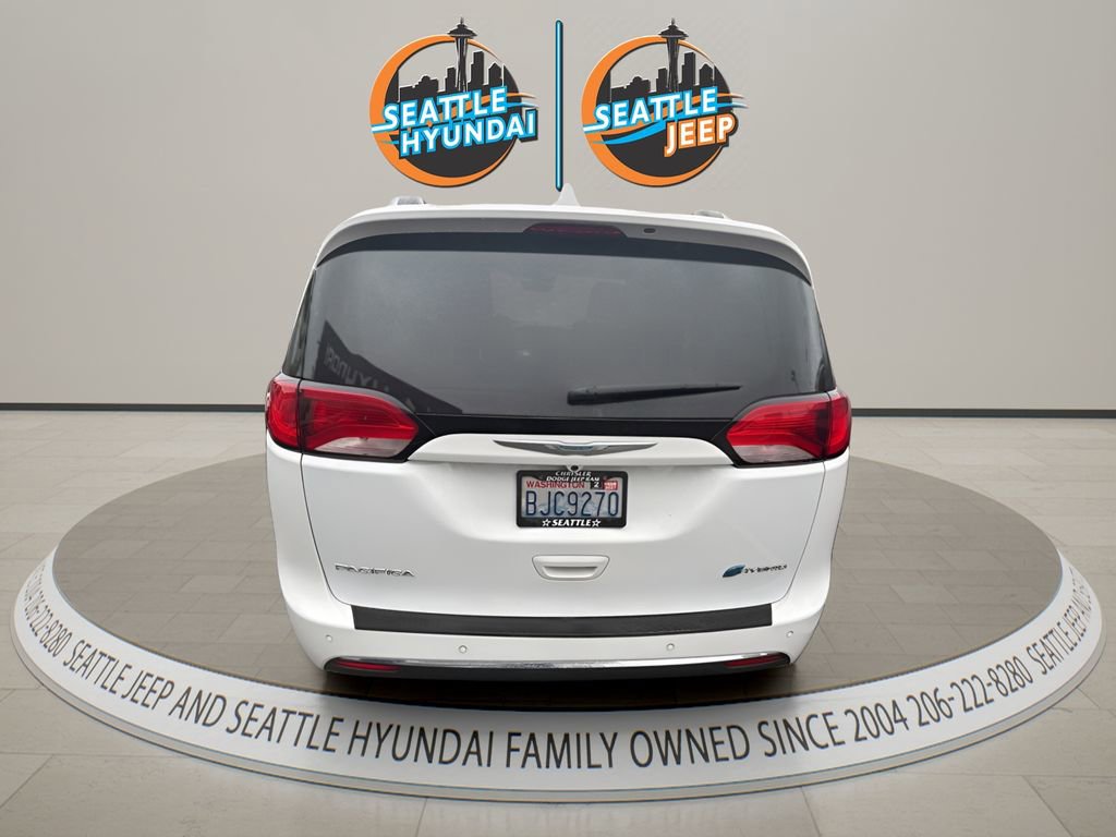Used 2018 Chrysler Pacifica Limited w/ Advanced Safetytec Group FWD image 2