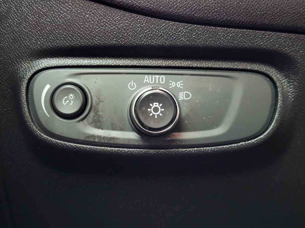 Used 2018 Chevrolet Equinox LS image 12