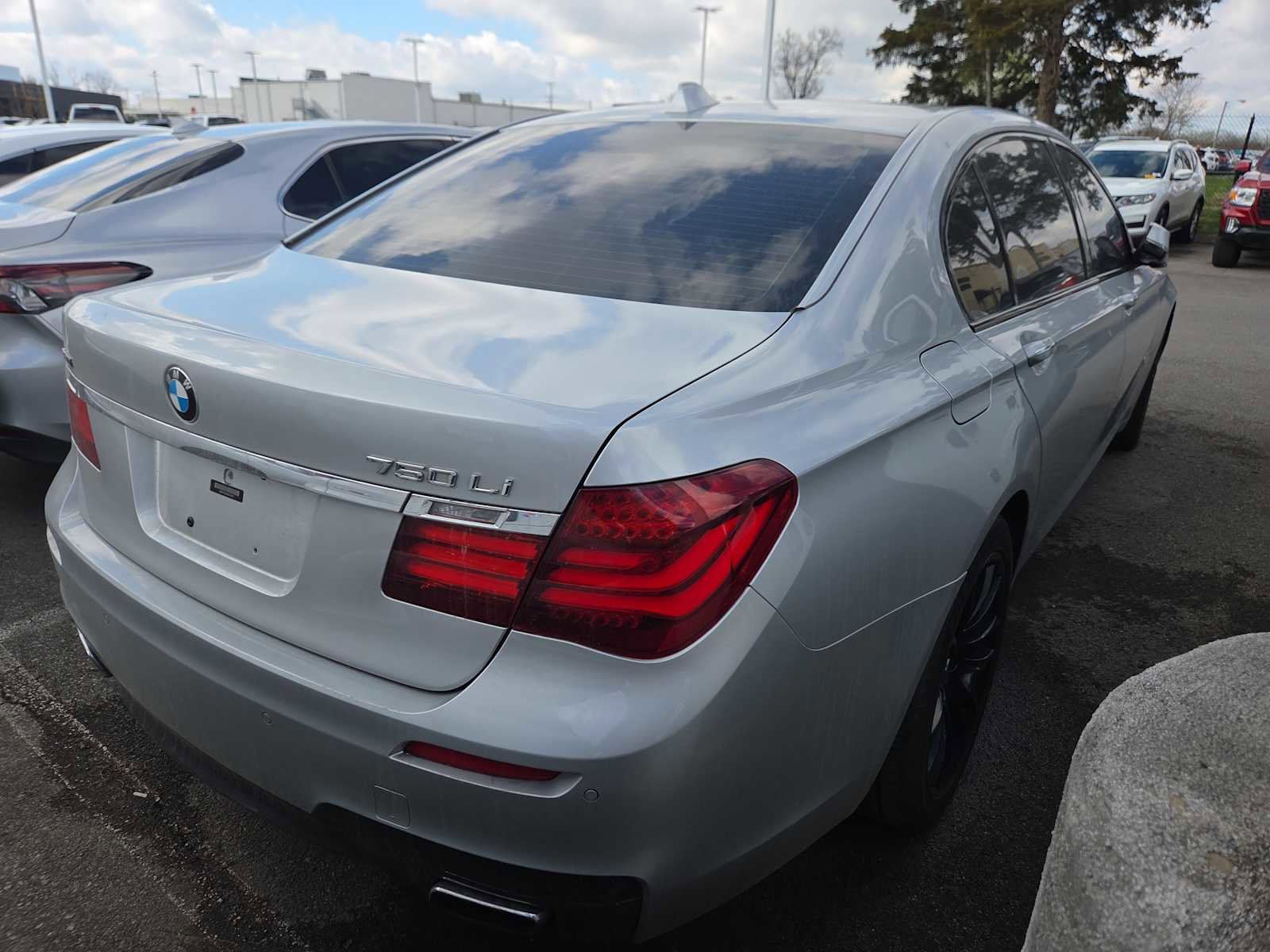 Used 2014 BMW 750Li xDrive image 4