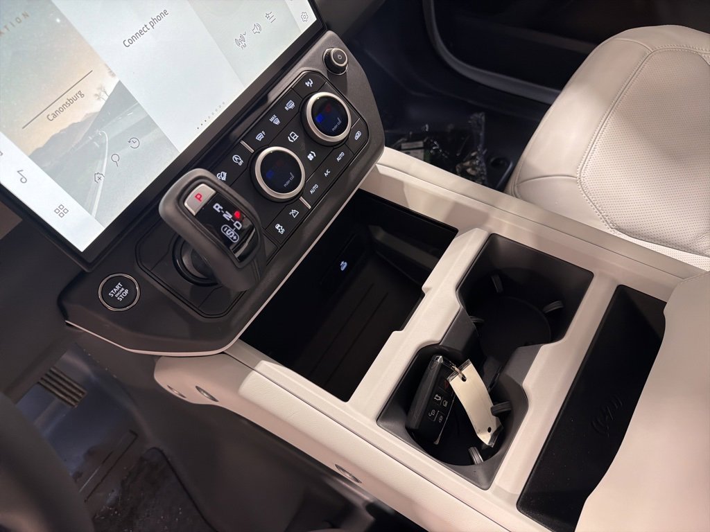 New 2026 Land Rover Defender 110 X-Dynamic SE image 17