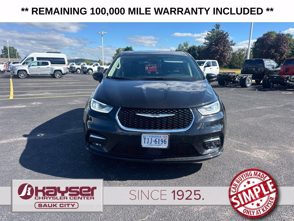 Used 2024 Chrysler Pacifica Touring-L FWD image 3