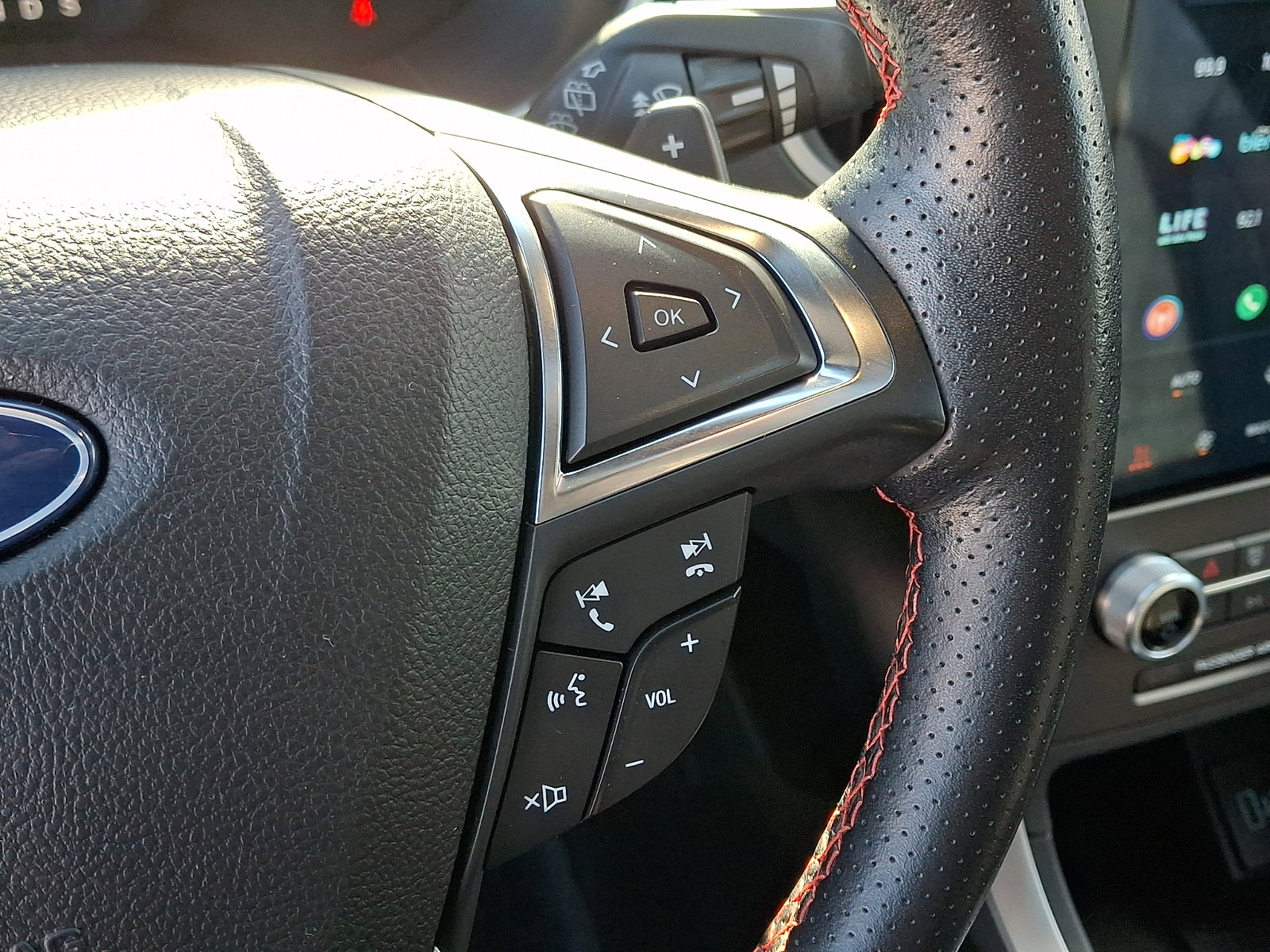 Used 2021 Ford Edge ST-Line w/ Class II Trailer Tow Package image 22