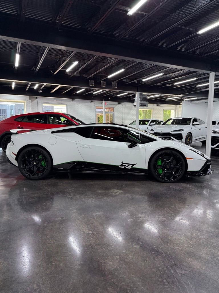Used 2023 Lamborghini Huracan Tecnica RWD image 4