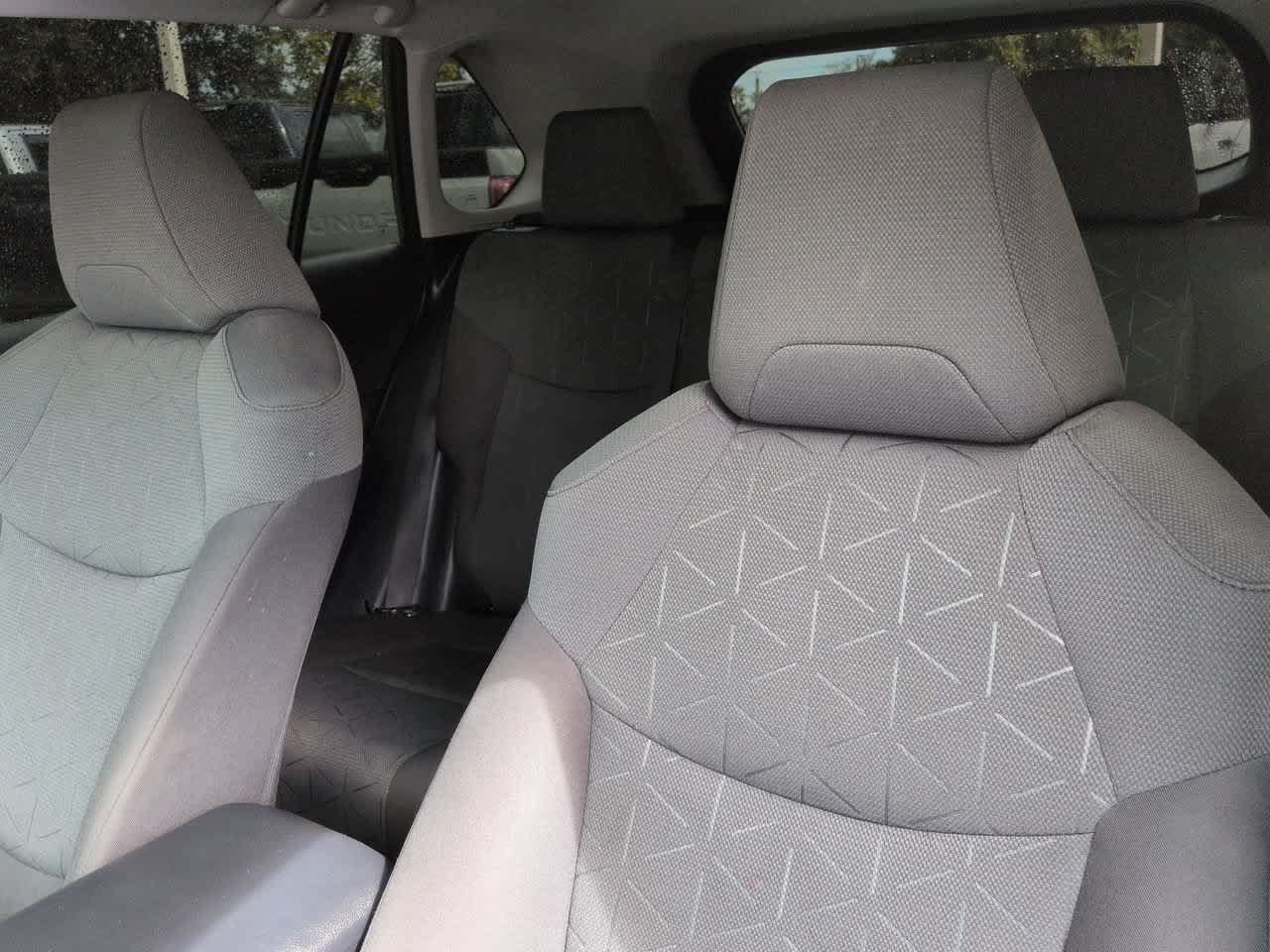 Used 2021 Toyota RAV4 XLE w/ Convenience Package FWD image 8