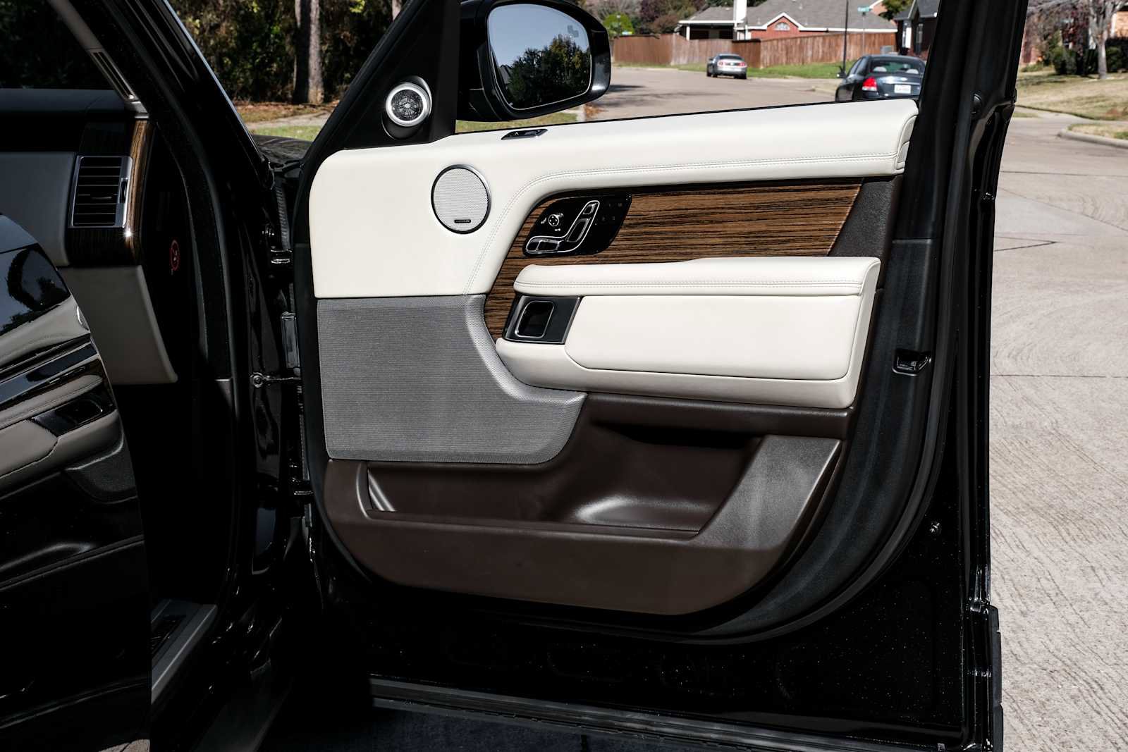 Used 2019 Land Rover Range Rover Long Wheelbase Supercharged image 47